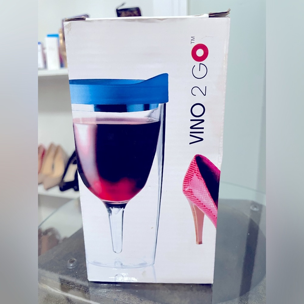 NIB WINE 2 GO cup